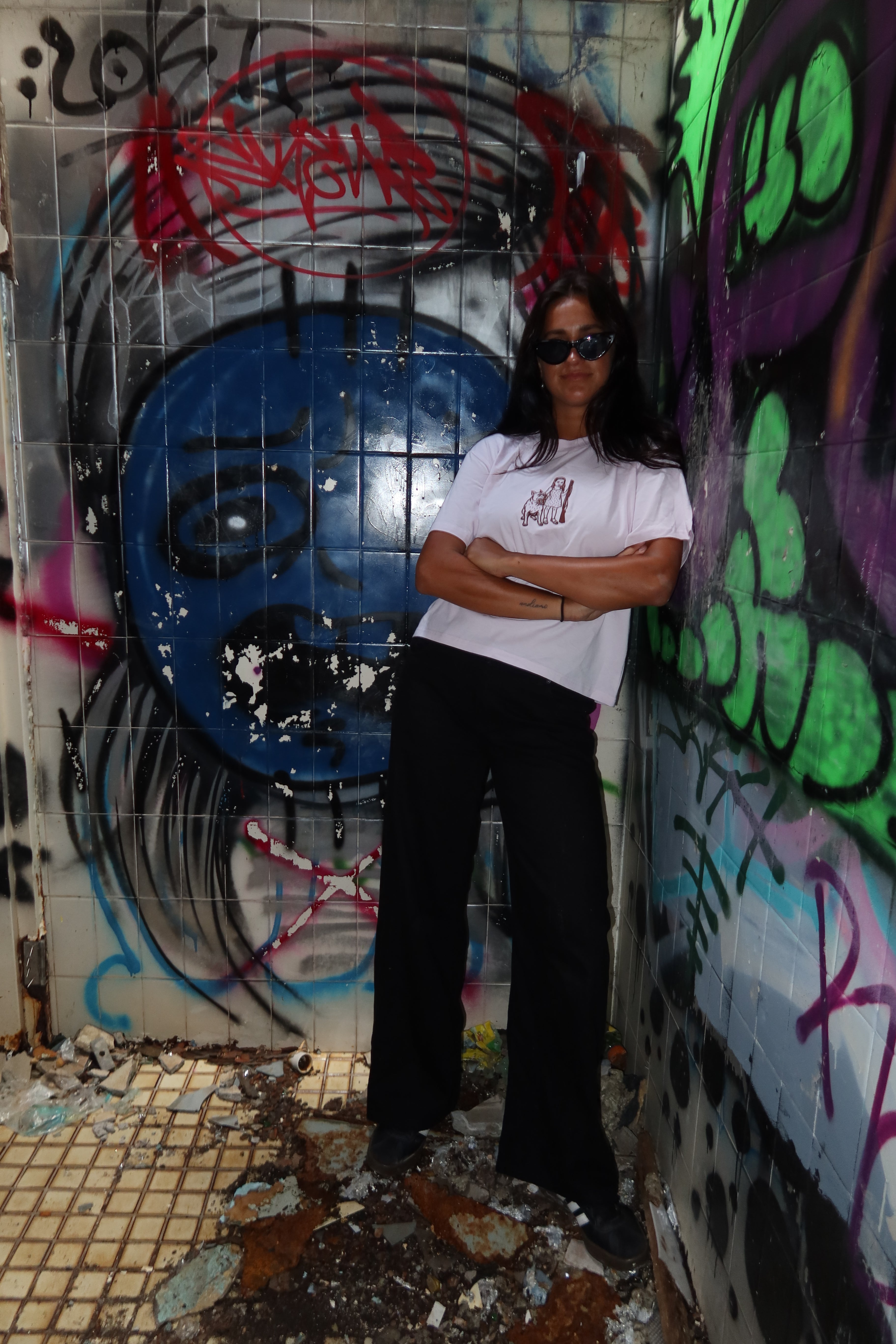 DELIGHTFUL YOUNG LADY Women's Tee